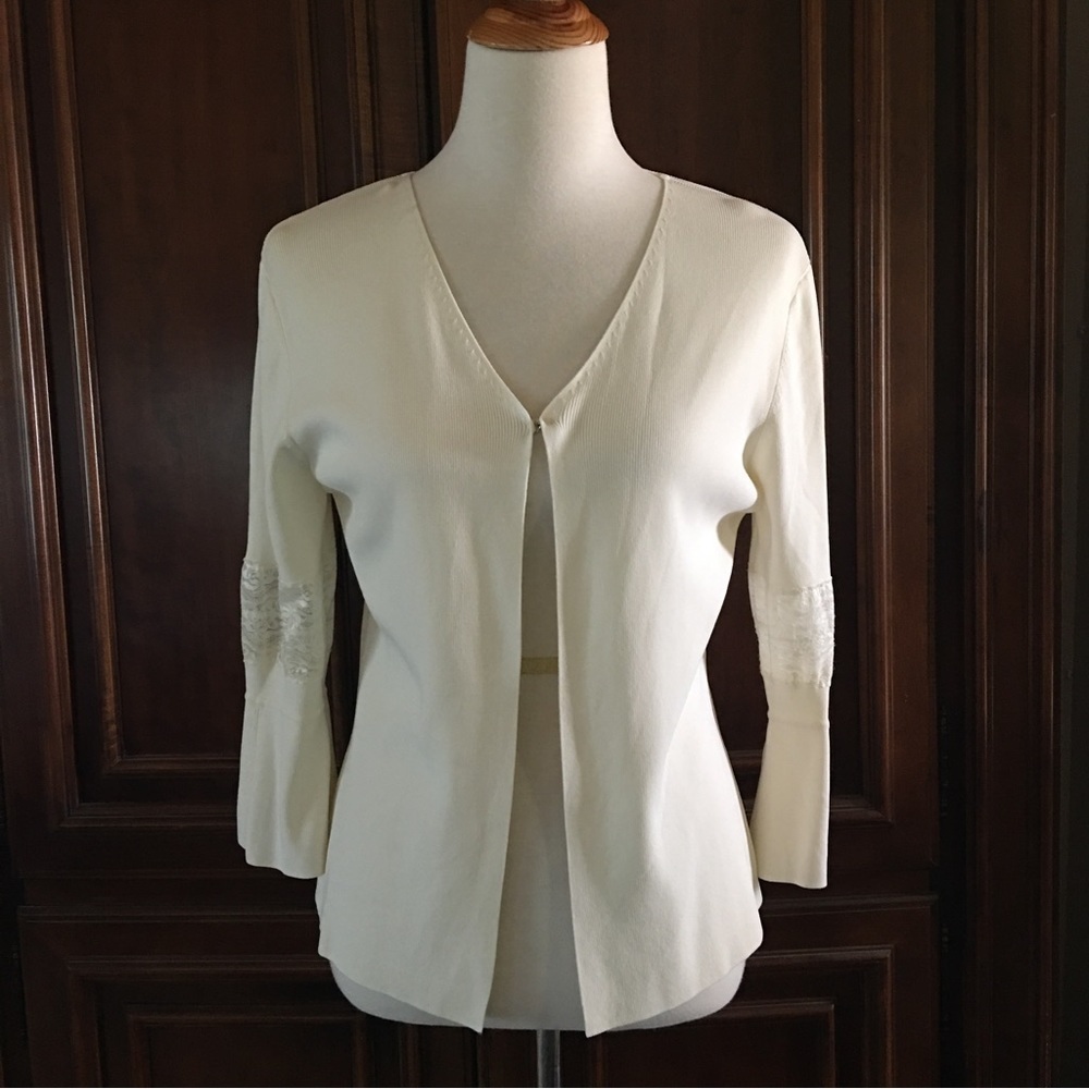 Escio V neck Open Front Cream Sweater with lace Size Medium